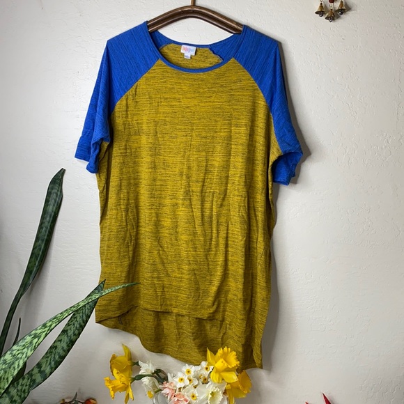 LuLaRoe Tops - 🔴5/$25🔴 LulaRoe top